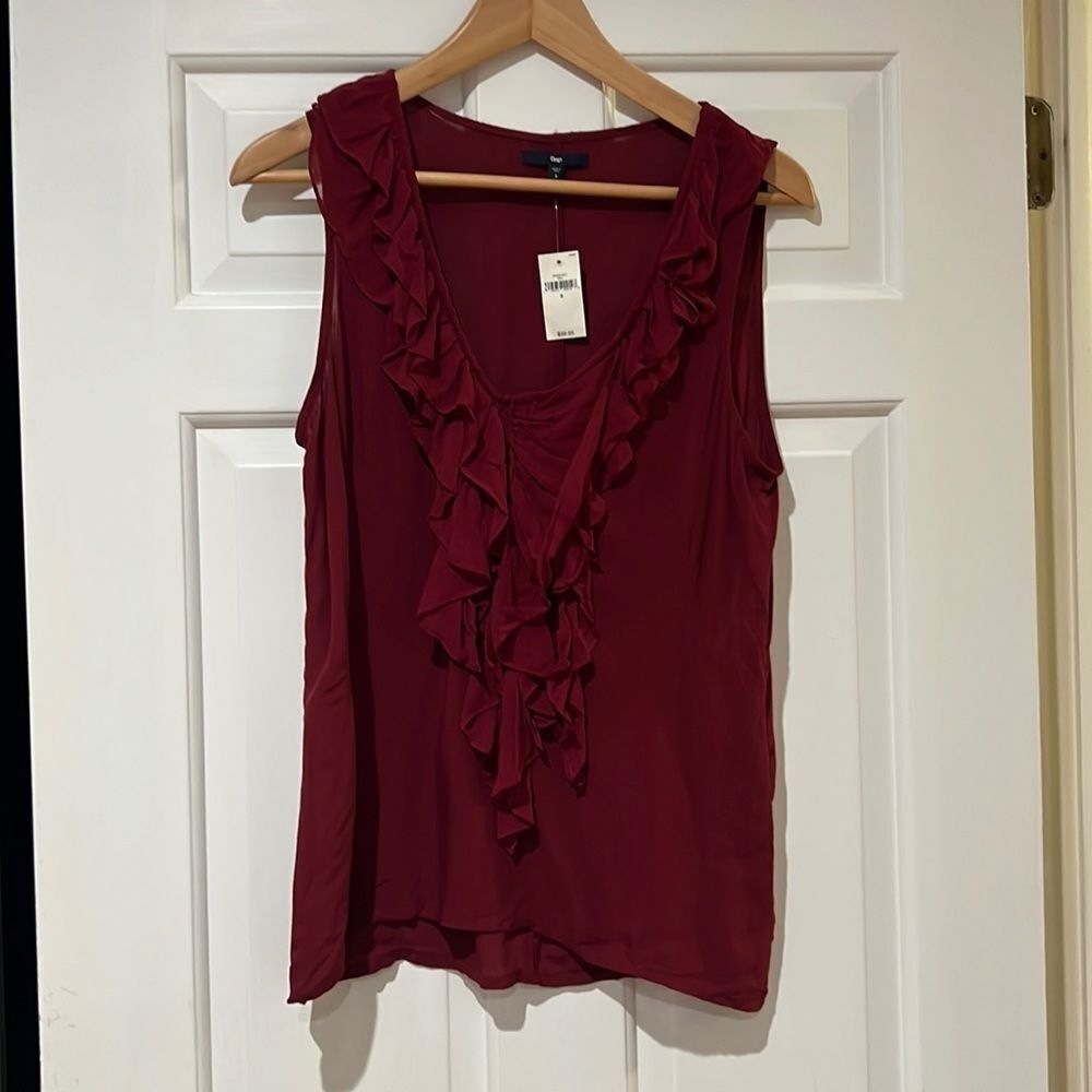 NWT Gap sleeveless top with ruffles